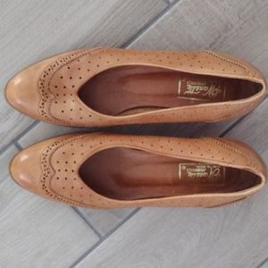 Vintage wing tip flats